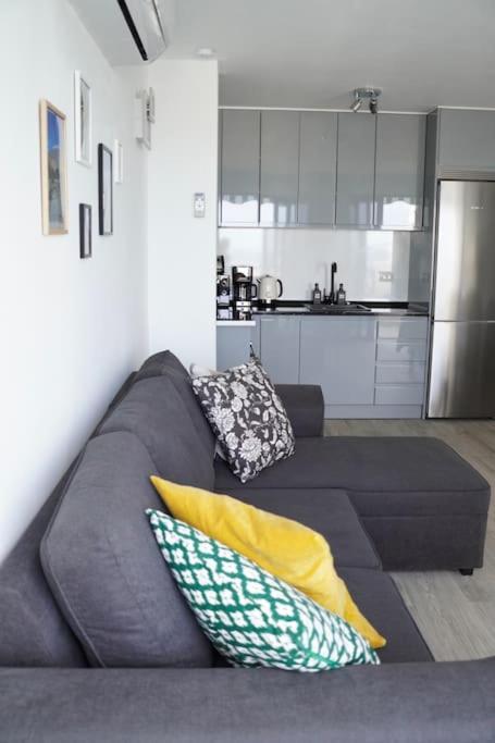 Sunshine, Pool & Beach - One-Bedroom Apartment - 9