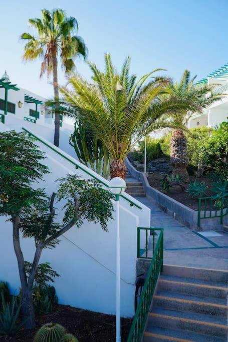 Sunshine, Pool & Beach - One-Bedroom Apartment - 28