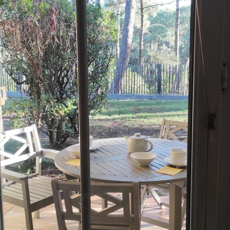 Au milieu des pins, charmant appartement de 38 m2 - 4 personnes - Domaine du Golf - Apartment with Garden View - 8