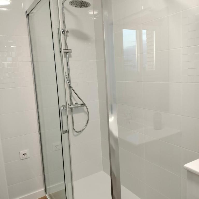 SEAFRONT APARTMENT PINEDA BEACH - Two-Bedroom Apartment - 26