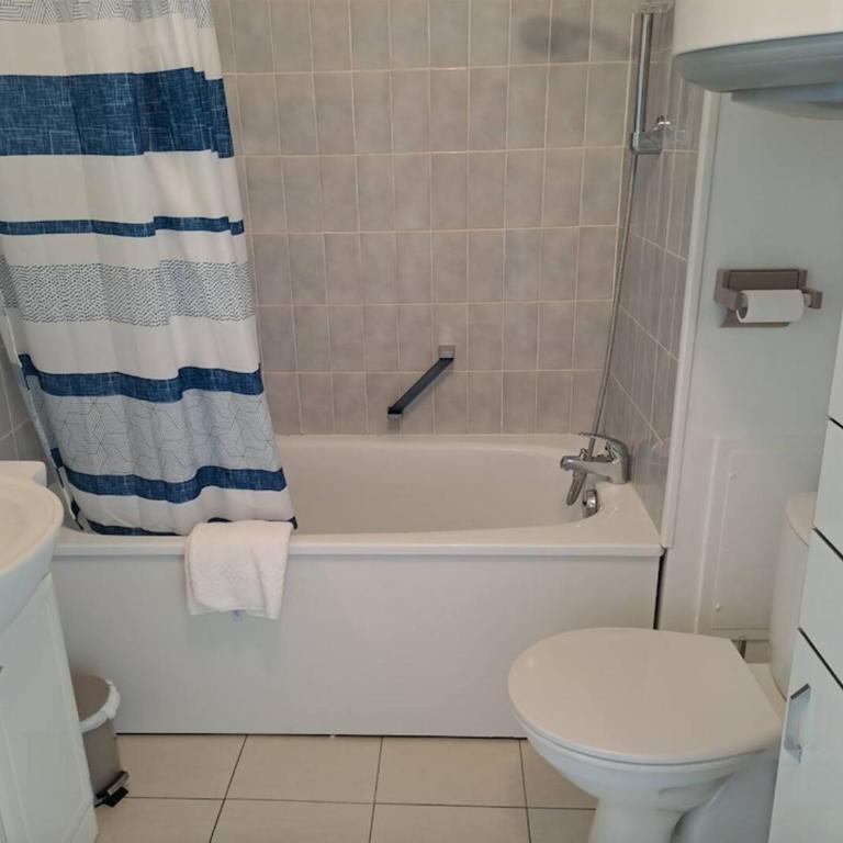 L'Evasion, F2 proche mer et commerce, parking & wifi - One-Bedroom Apartment - 1