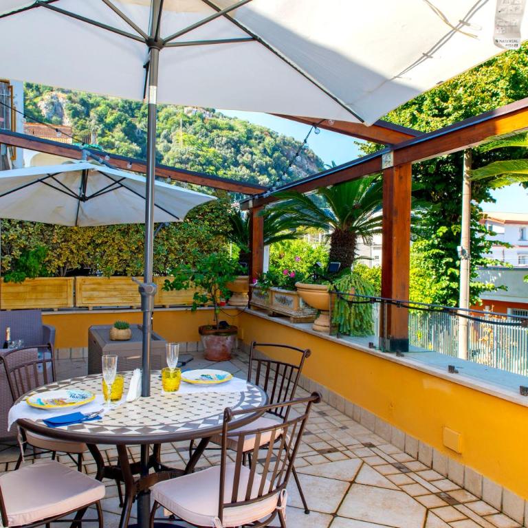 Relais Sorrento Terrace and Relax - Camera Tripla con Terrazza - 16