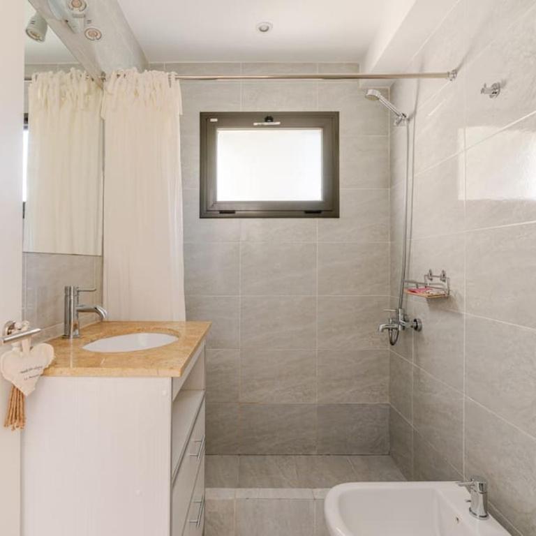 Bello apartamento con parque, cálido y acogedor - One-Bedroom Apartment - 12