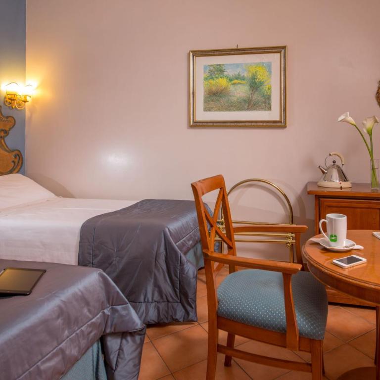 Hotel Mozart - Camera Matrimoniale/Doppia con Letti Singoli - Via dei Greci 23 - 6