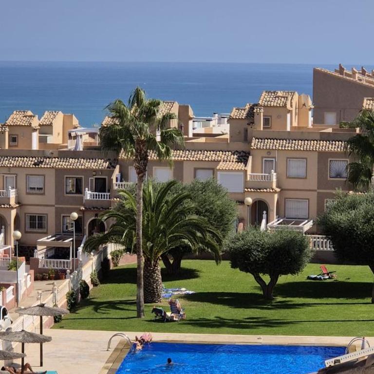 Casa para 8 personas y piscina abierta todo el año - Vacation Home - 14