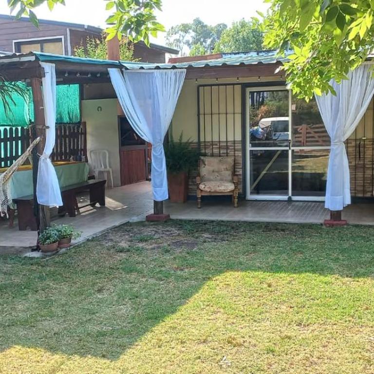 Casa en Playa Hermosa, para 6 personas, a 4 cuadras de la playa totalmente cercada a 7 minutos de Piriápolis - Two-Bedroom House - 1