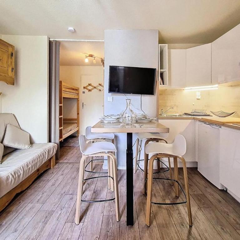 Résidence Ski Soleil - Appartement standard · Départ ski aux pieds · Balcon MAE-2684 - Appartement - 13