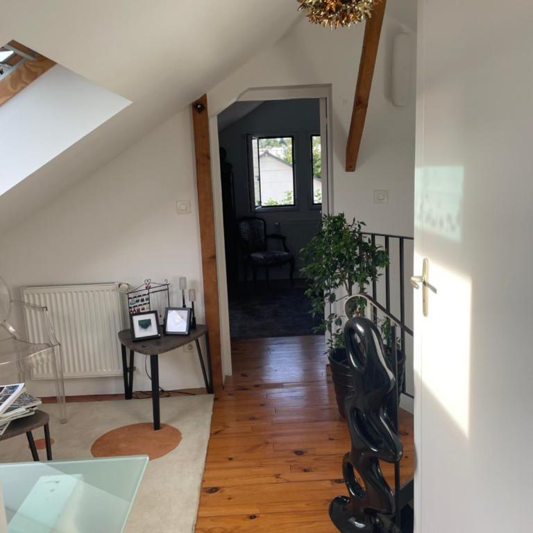 Chambre hôtes nichée sous les toits - Chambre Double avec Salle de Bains Privative - 2