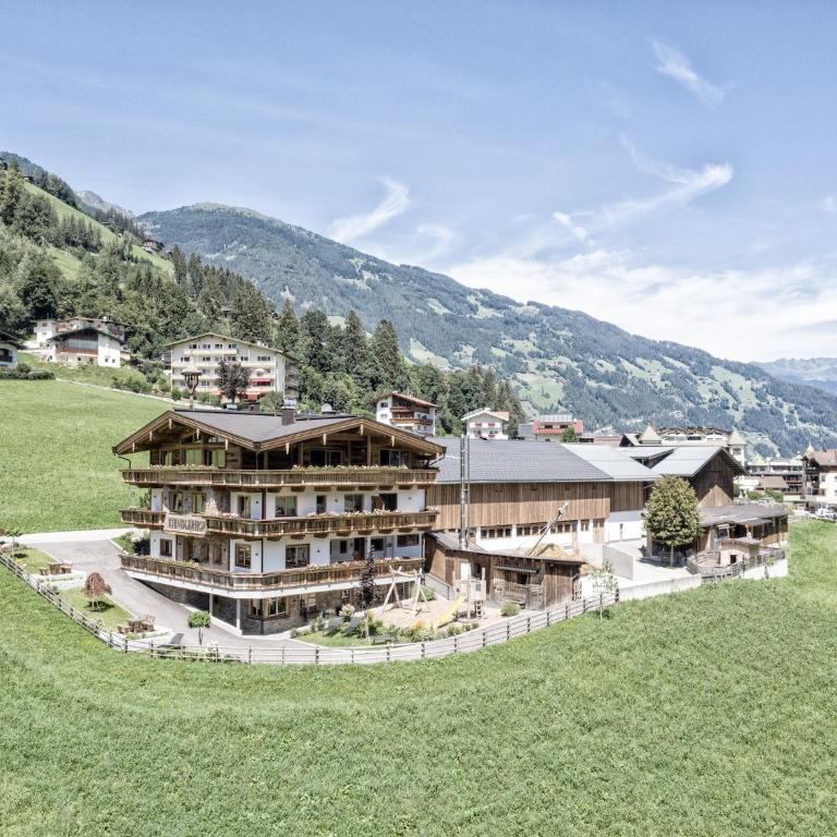 Farmhouse in Schwendau near Ski Lifts - Ferienhaus mit 2 Schlafzimmern - 1