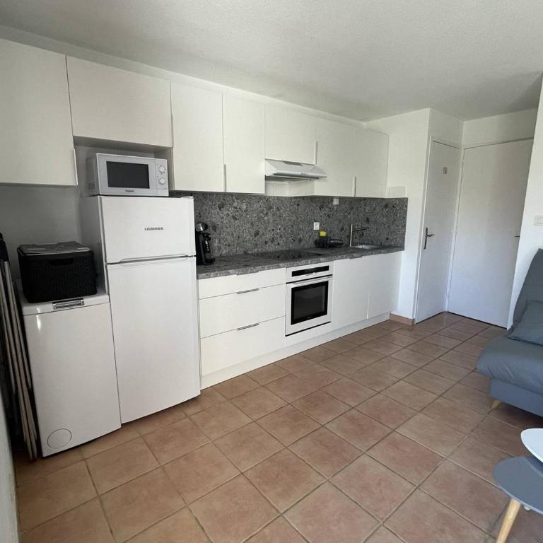 Appartement T2 - place de parking - piscine collective - climatisation réversible - Apartment mit 1 Schlafzimmer und Terrasse - 3