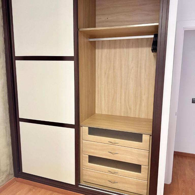 10 minutos centro Sevilla, moderno y con parking gratis - Apartamento de 3 dormitorios - 42