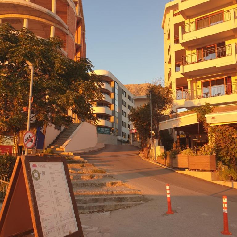 Lavender Apartment - Close to the Beach - Private Garage Parking - One-Bedroom Apartment - 29