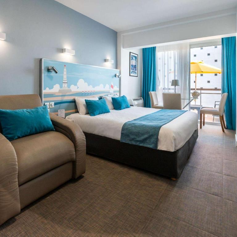 Best Western Hôtel Royan Océan - Chambre Familiale avec Canapé-Lit et Terrasse - Vue sur Mer - 1