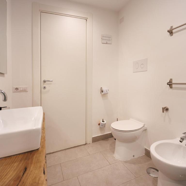 The Dante House by House In Naples - Suite Familiare con Balcone - 20