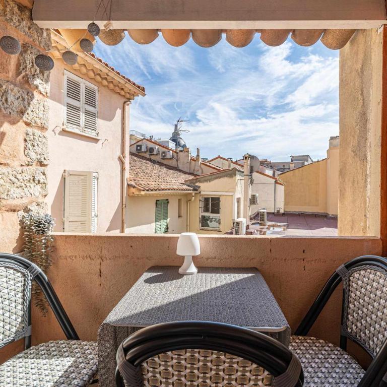 LE CONTEMPORAIN adorable avec petite terrasse, emplacement idéal dans le centre - Apartment mit 1 Schlafzimmer - 1