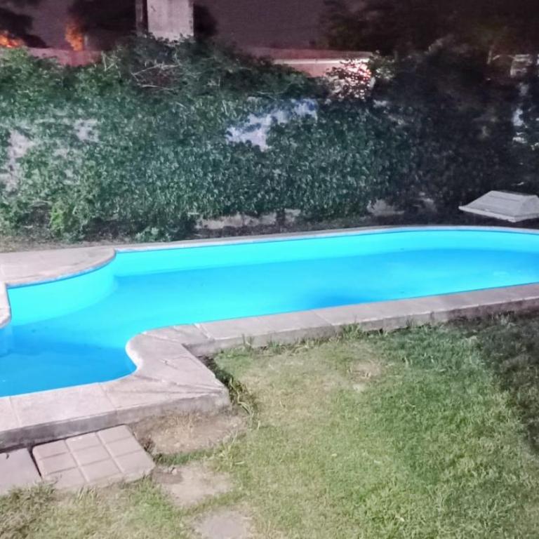 Casa con quincho y pileta - Three-Bedroom House - 21