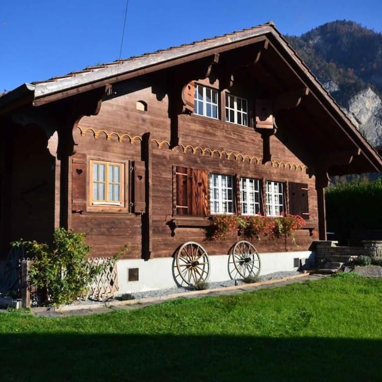 Swiss Traditional Chalet with Alpine Mtn View - Chalet - 1