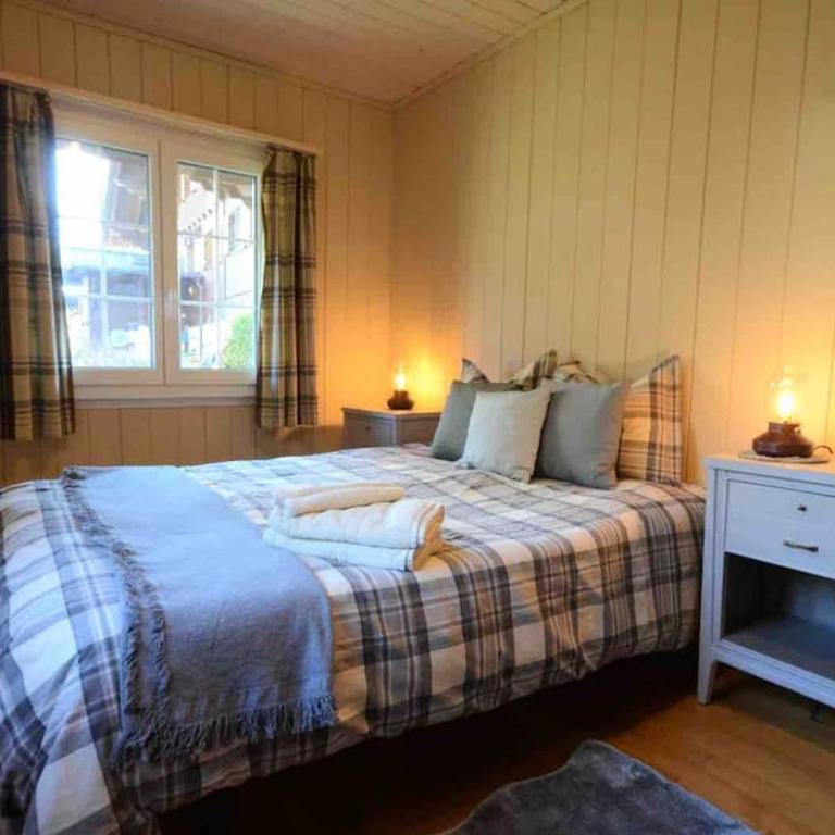 Swiss Traditional Chalet with Alpine Mtn View - Chalet - 2