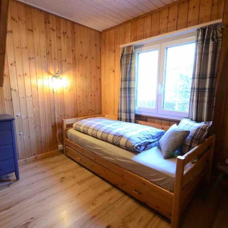 Swiss Traditional Chalet with Alpine Mtn View - Chalet - 10