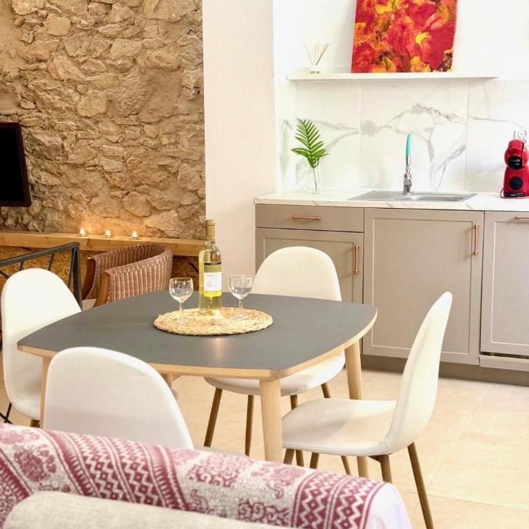Soho Boho Apartments - with sunny rooftop terrace and fiber optic internet - Two-Bedroom Loft Apartment - 19