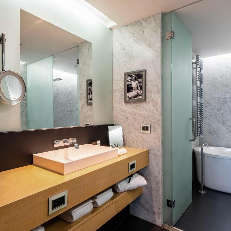 ROMEO Napoli - Junior Suite Vista Porto - 4