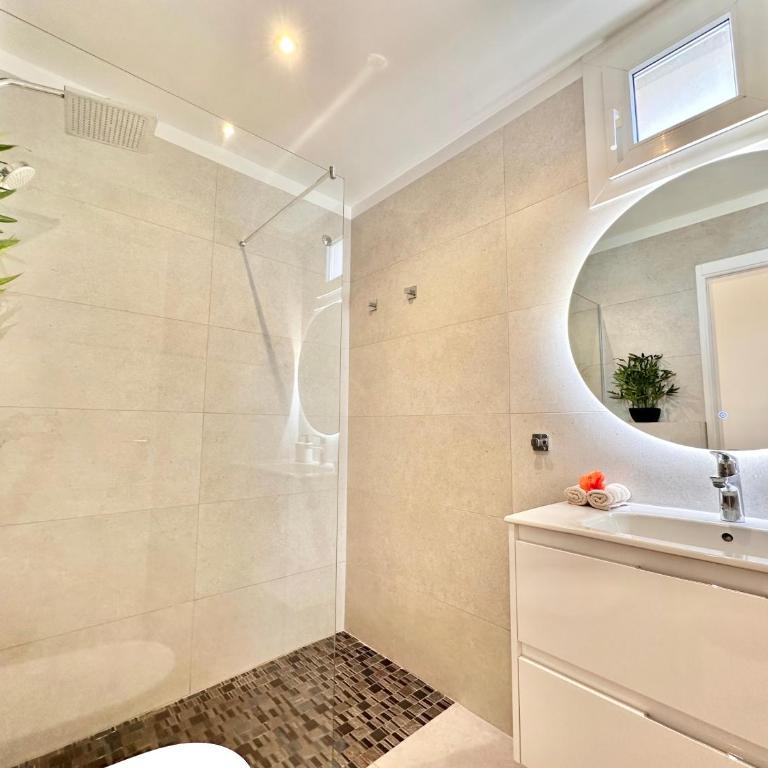 Sunshine Apartment with Sea Viev - Two-Bedroom Apartment - 17