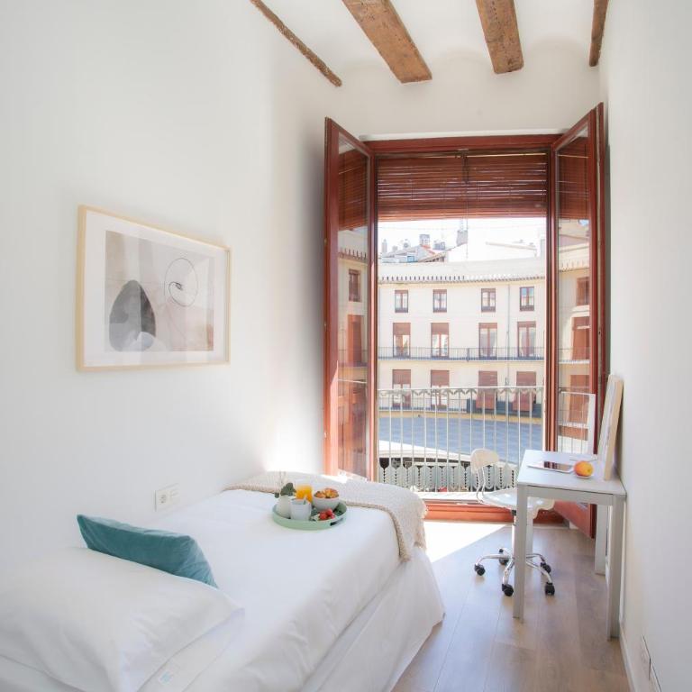 SingularStays Plaza Redonda II - Two-Bedroom Apartment with City View - 19
