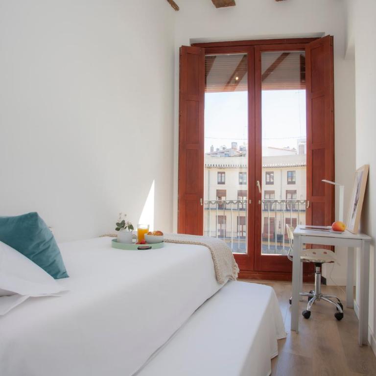 SingularStays Plaza Redonda II - Two-Bedroom Apartment with City View - 28