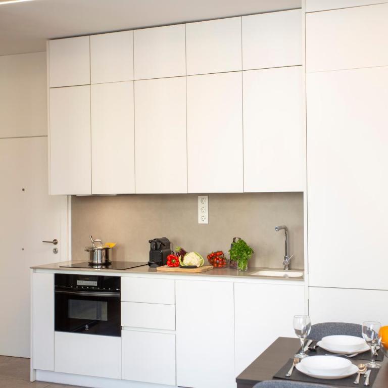 SingularStays Plaza Redonda II - Two-Bedroom Apartment with City View - 29