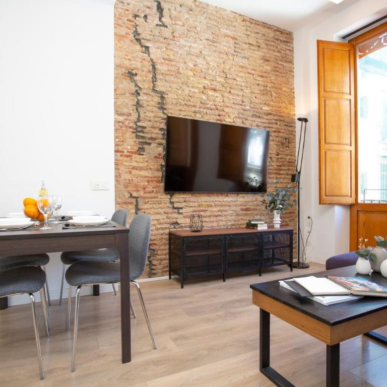 SingularStays Plaza Redonda II - Two-Bedroom Apartment with City View - 1