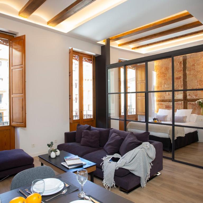SingularStays Plaza Redonda II - Two-Bedroom Apartment with City View - 5