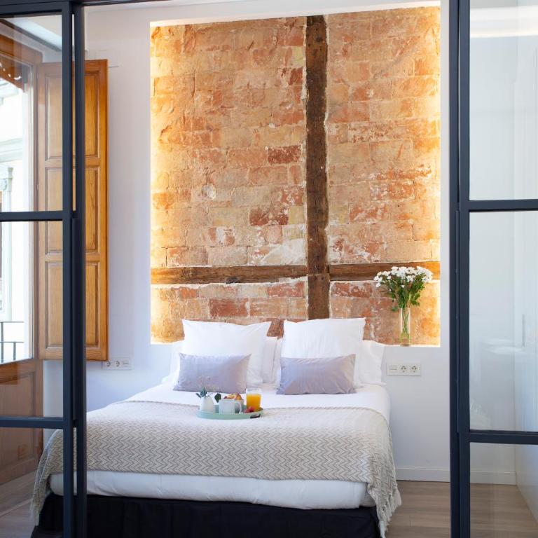 SingularStays Plaza Redonda II - Two-Bedroom Apartment with City View - 11