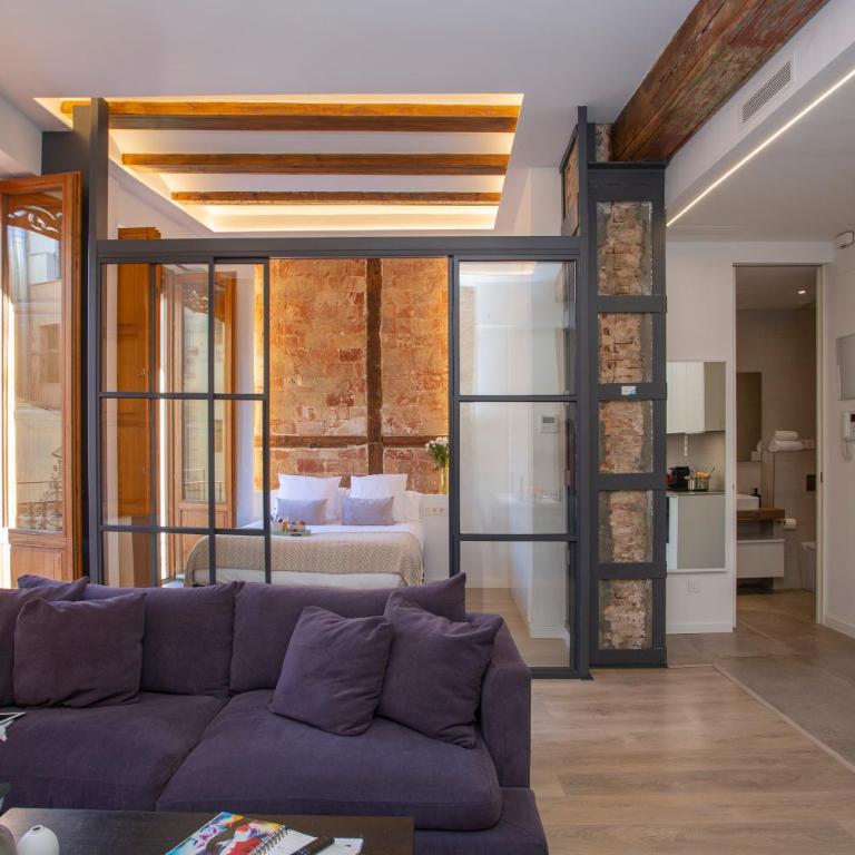 SingularStays Plaza Redonda II - Two-Bedroom Apartment with City View - 17
