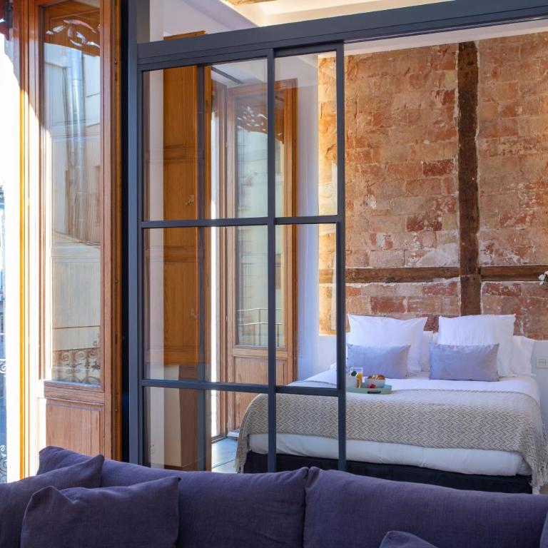 SingularStays Plaza Redonda II - Two-Bedroom Apartment with City View - 16