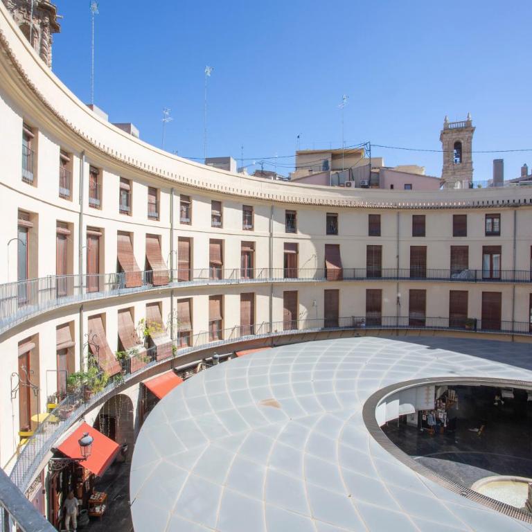 SingularStays Plaza Redonda II - Two-Bedroom Apartment with City View - 23