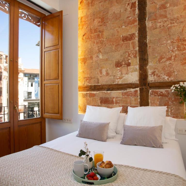 SingularStays Plaza Redonda II - Two-Bedroom Apartment with City View - 14