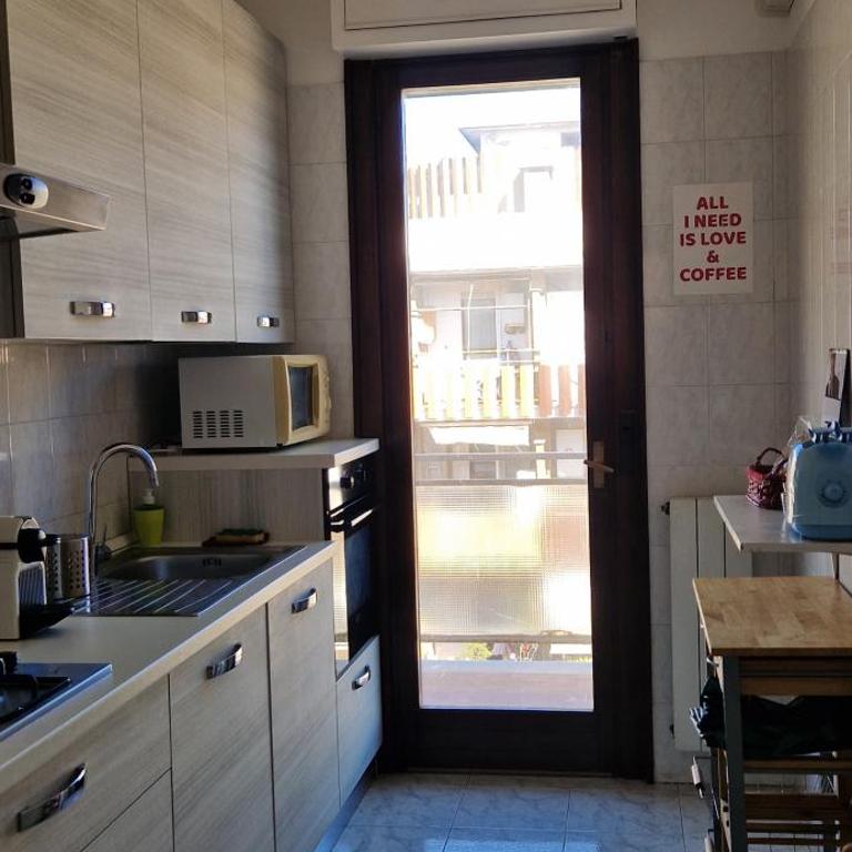Trilocale in Via delle Azzorre - Appartamento con 2 Camere da Letto - 22