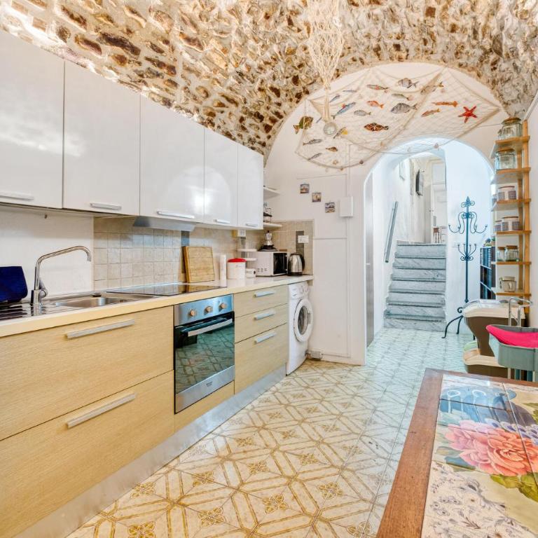 Gorgeous Apartment In Sanremo Im With Wifi - Appartamento con 1 Camera da Letto - 12