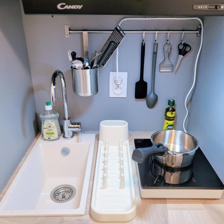 Studio cosy, rénové, bien situé, parking privé - Appartement 1 Chambre - 10