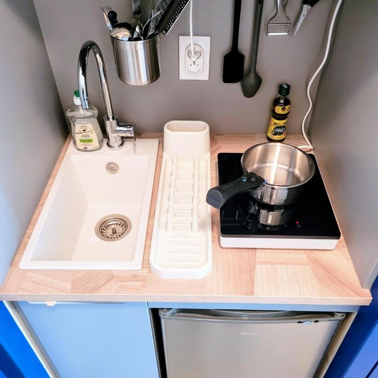 Studio cosy, rénové, bien situé, parking privé - Appartement 1 Chambre - 8