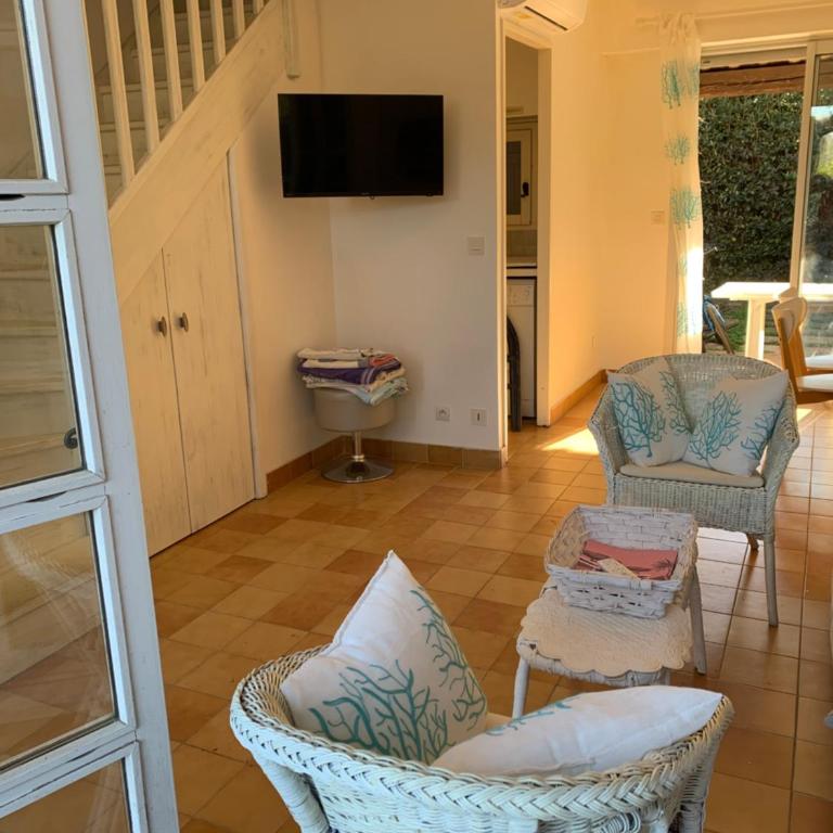 petite maison à l entrée de st Tropez - Two-Bedroom House - 19