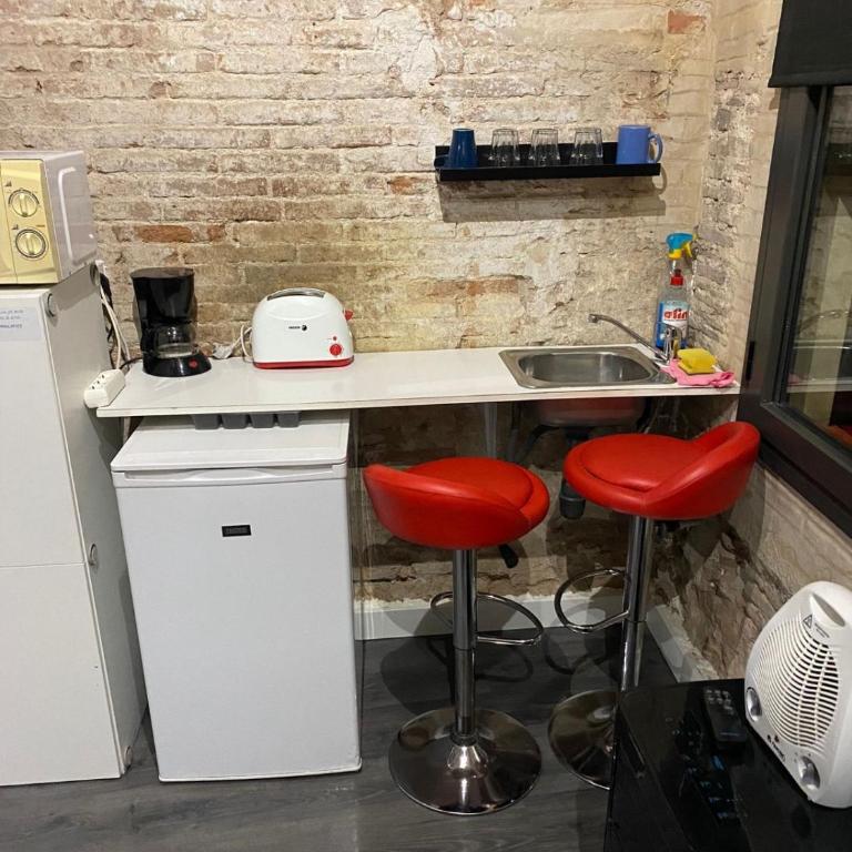 Room not shared center liceu ramblas plaza Cataluña - One-Bedroom Apartment - 6