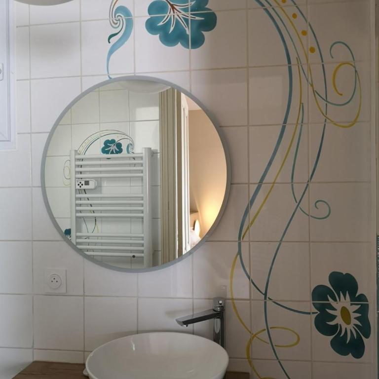 Les visages des Tournelles - Chambre Double avec Salle de Bains Privative - 2