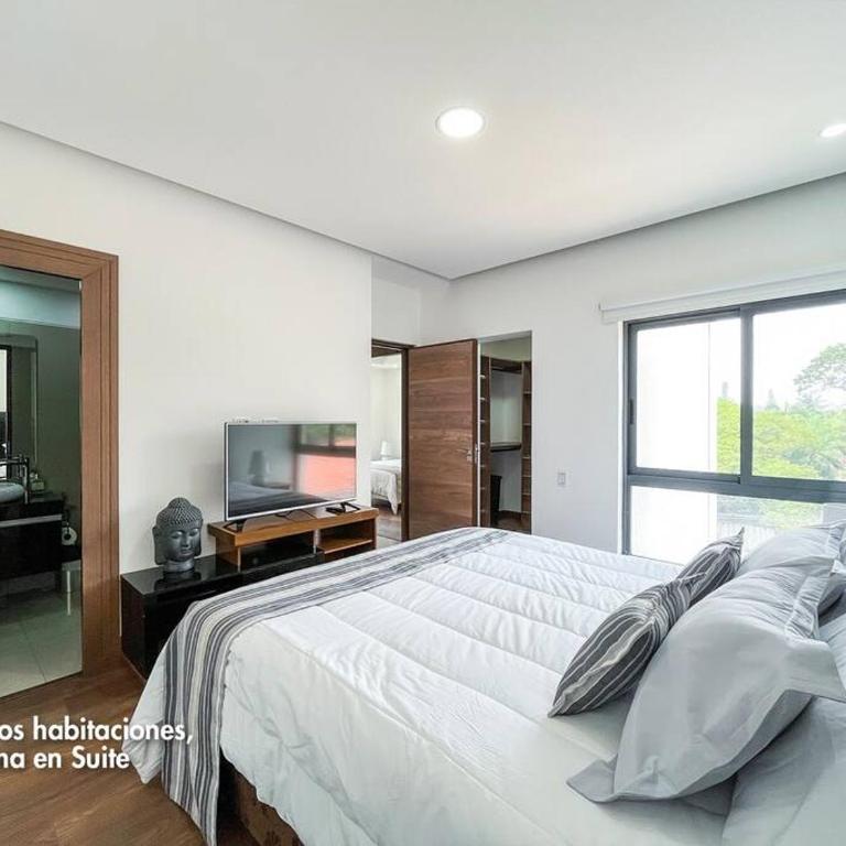 Céntrico departamento en Equipetrol - Two-Bedroom Apartment - 21