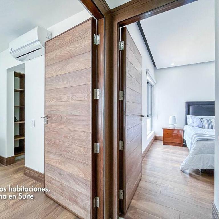 Céntrico departamento en Equipetrol - Two-Bedroom Apartment - 23