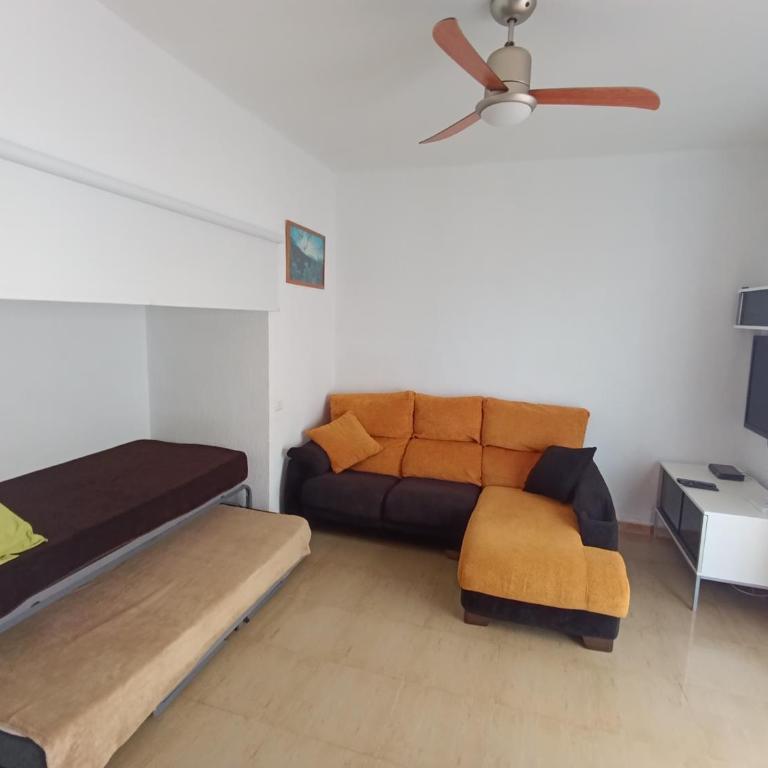Apartamento Paraíso Playa Chica Santa Cruz de Tenerife - Apartamento de un dormitorio independiente y dos camas individuales en la sala de estar - 8