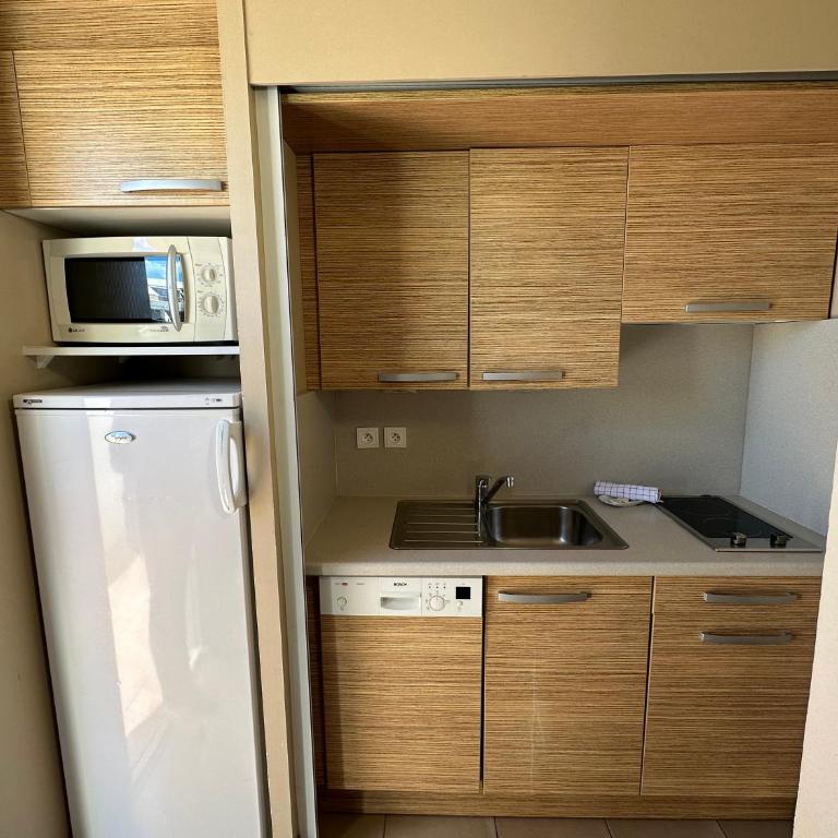 Beau studio 30m2, Piscine et jacuzzi au Jardin d'Eden, dédié aux couples, Village Naturiste - Appartement 1 Chambre - 4