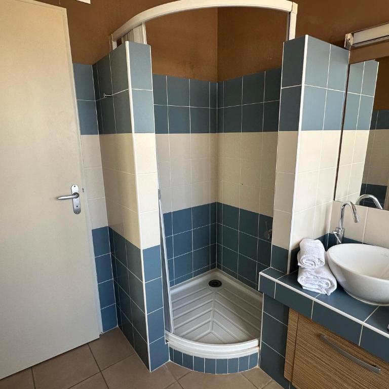 Beau studio 30m2, Piscine et jacuzzi au Jardin d'Eden, dédié aux couples, Village Naturiste - Appartement 1 Chambre - 6