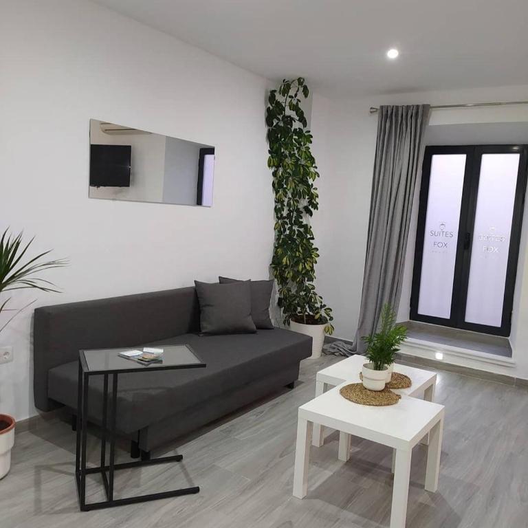 Suites Rondeña - Suite con cama grande y balcón - 5