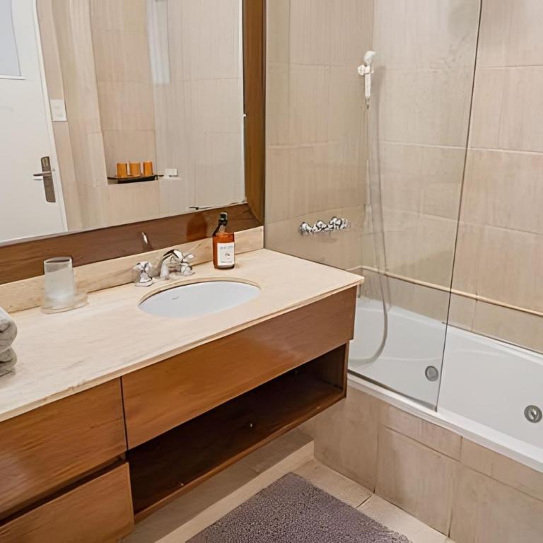 Amplio Ideal Familias en lo Mejor de Recoleta - Apartamento de 2 dormitorios con balcón - 44